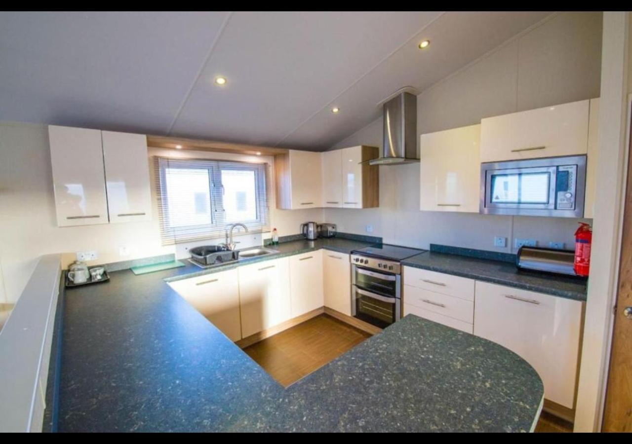 Mp630 Lodge - Camber Sands Holiday Park - Sleeps 8 - Huge Decking - Dishwasher - Washing Machine Exterior photo